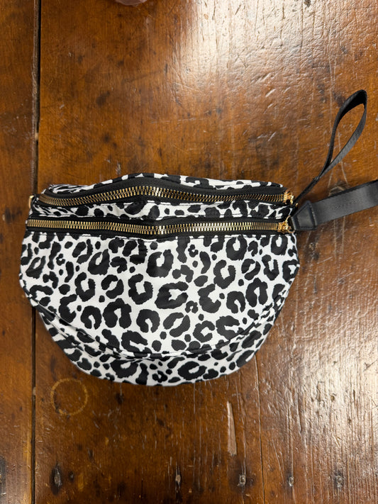 Out of Pocket Crossbody