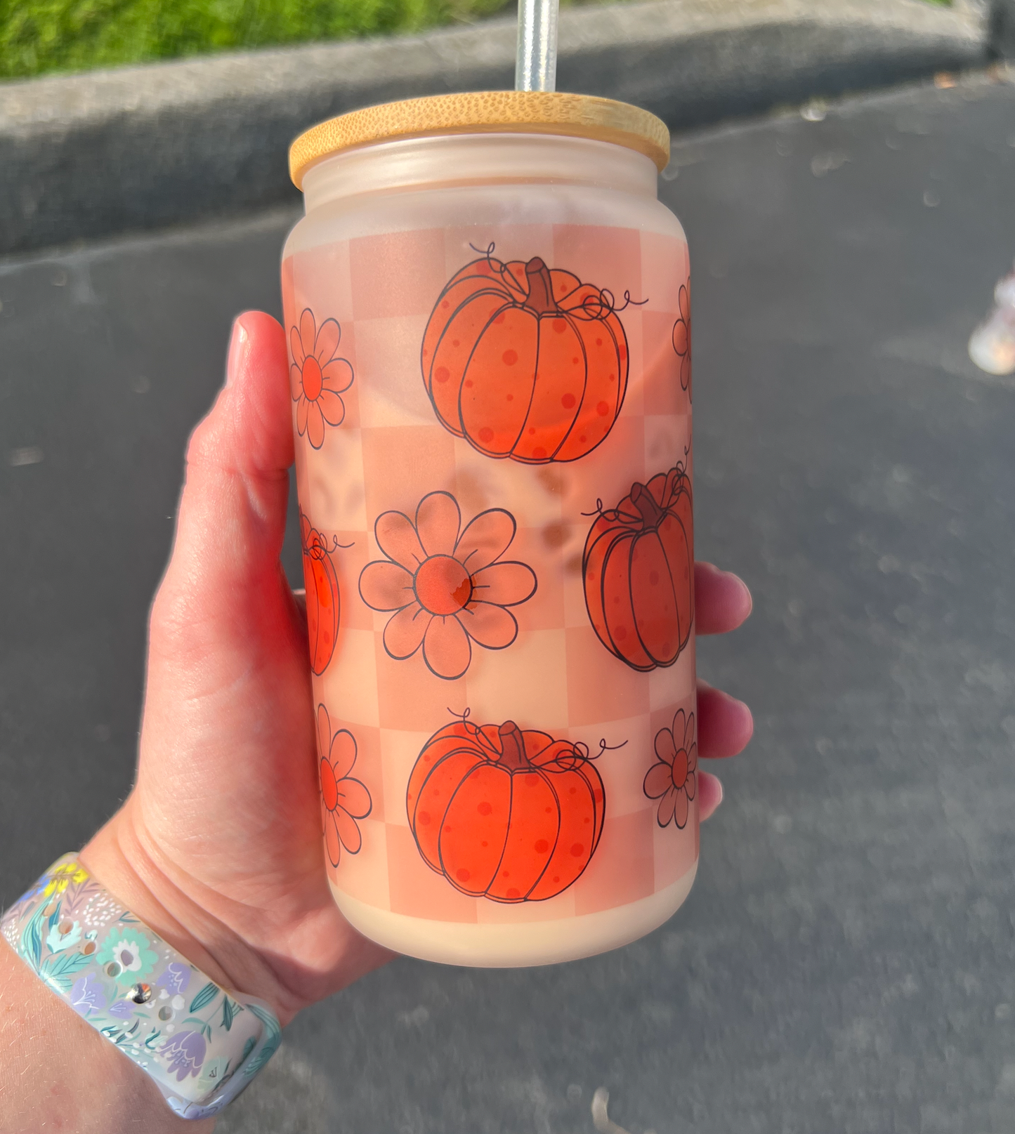Checkered Pumpkin Daisy Glass Can